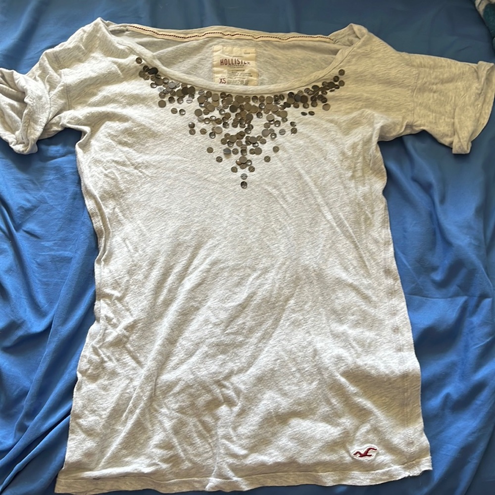 Hollister size XS gray / silver T shirt with copper mini round plates